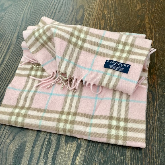 Burberry lambswool pink scarf - Picture 2 of 2